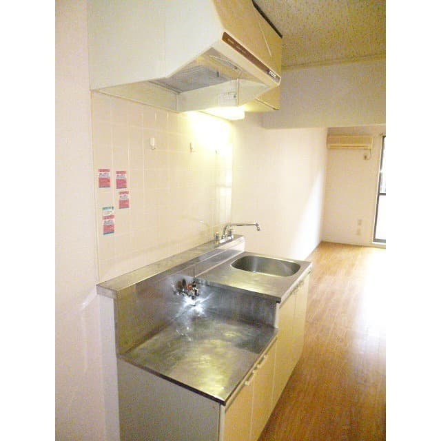 Room image 8