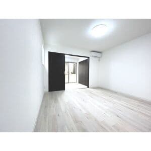 Room image 12