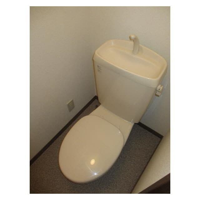 Room image 10