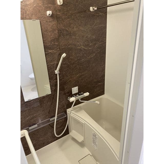 Room image 12