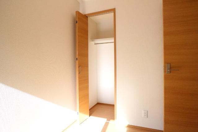 Room image 15