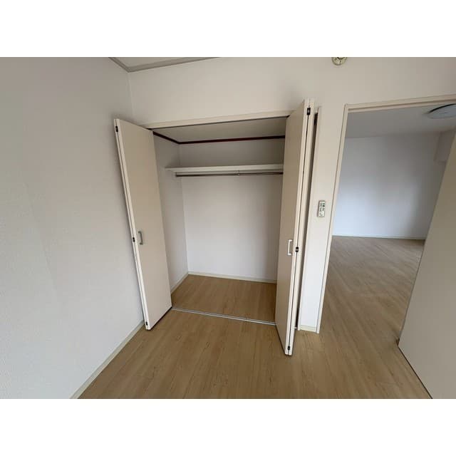 Room image 13