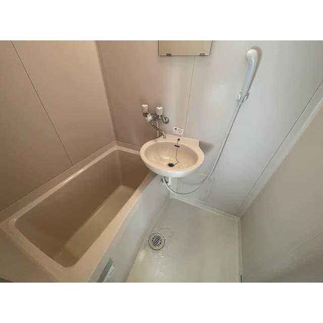 Room image 8