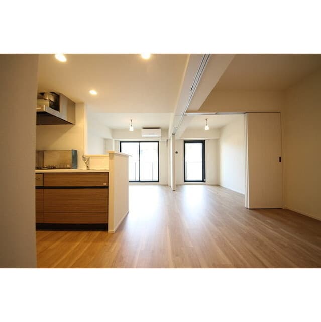 Room image 8