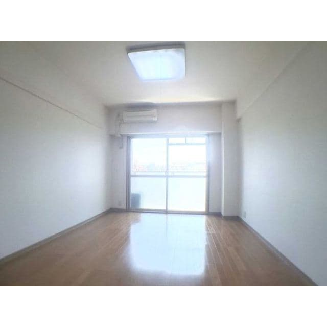 Room image 12