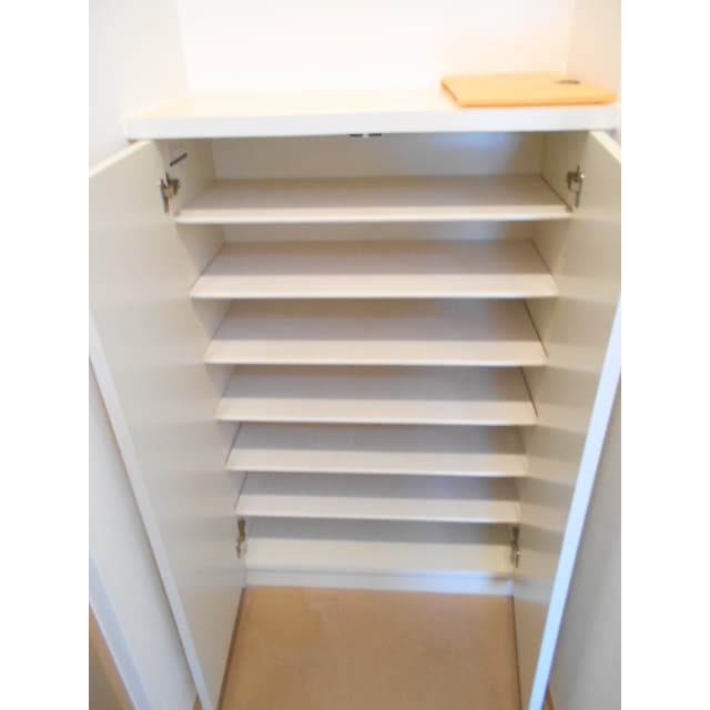 Room image 12