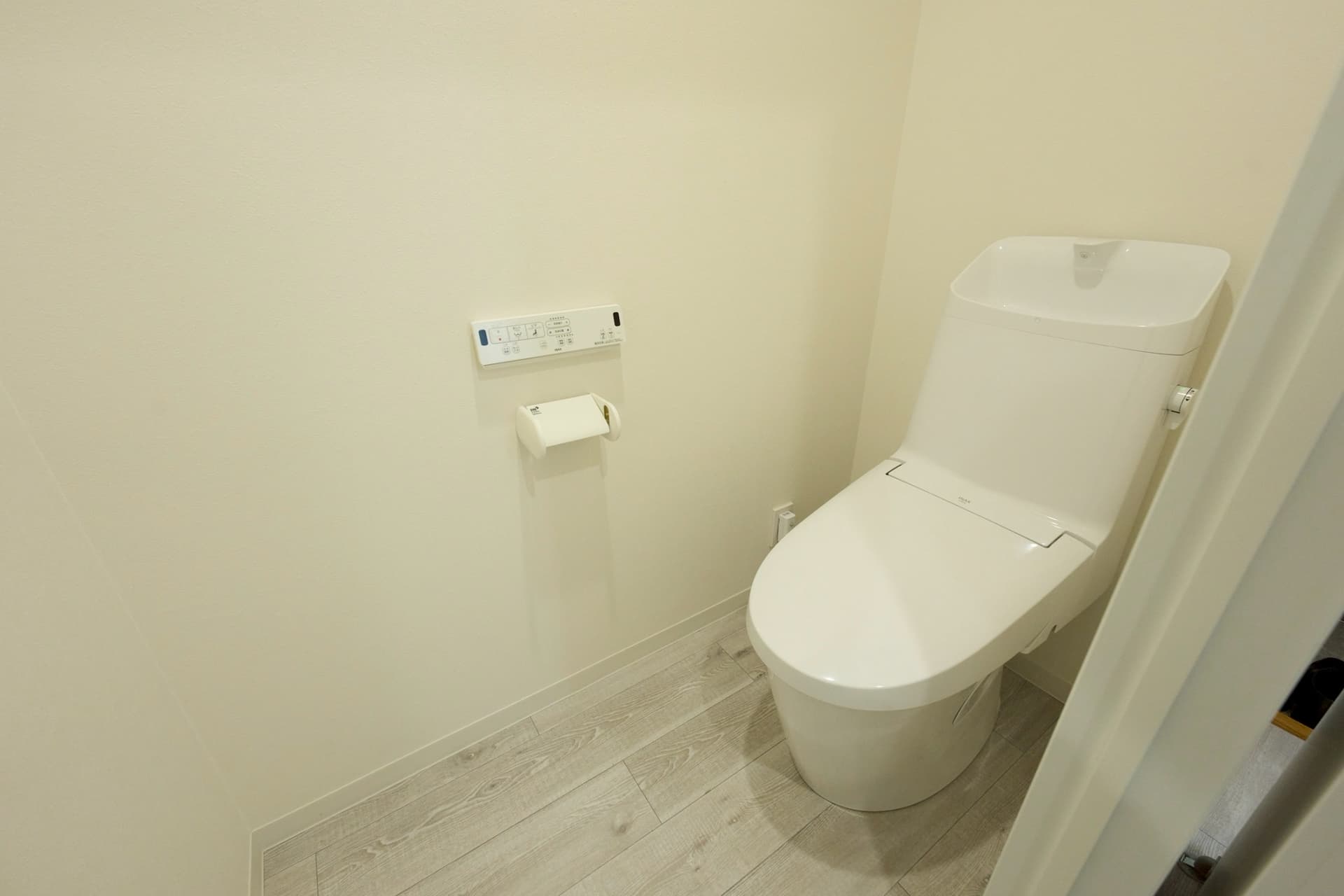 Room image 14