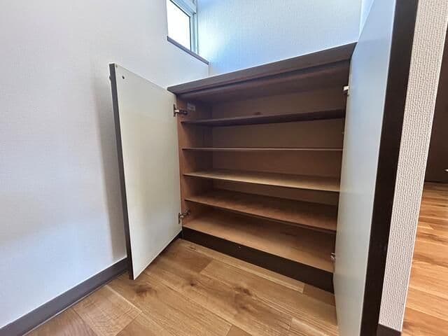 Room image 8