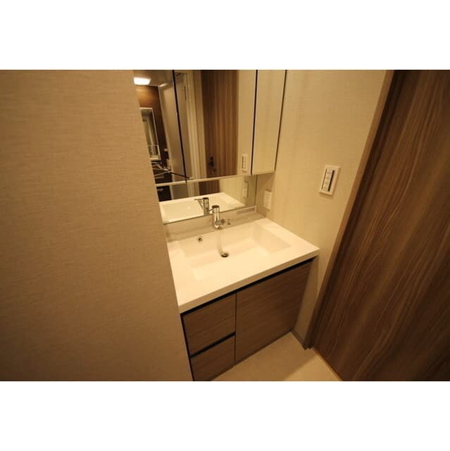 Room image 15