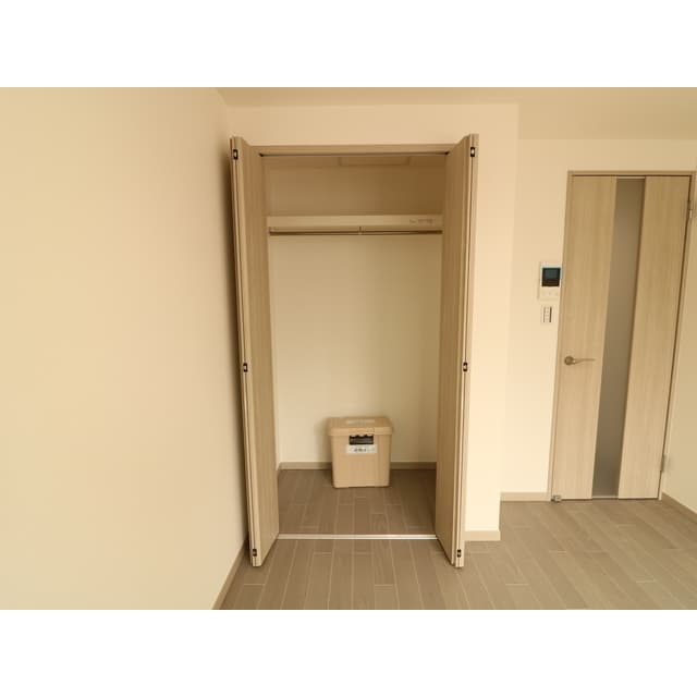 Room image 8