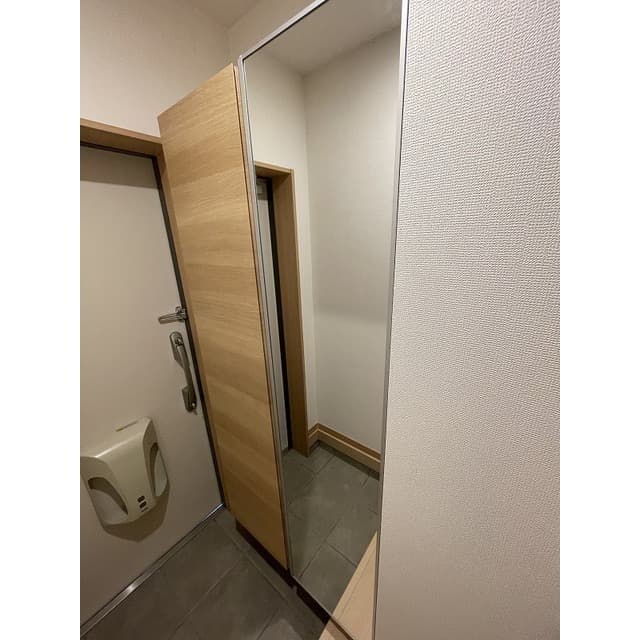 Room image 16
