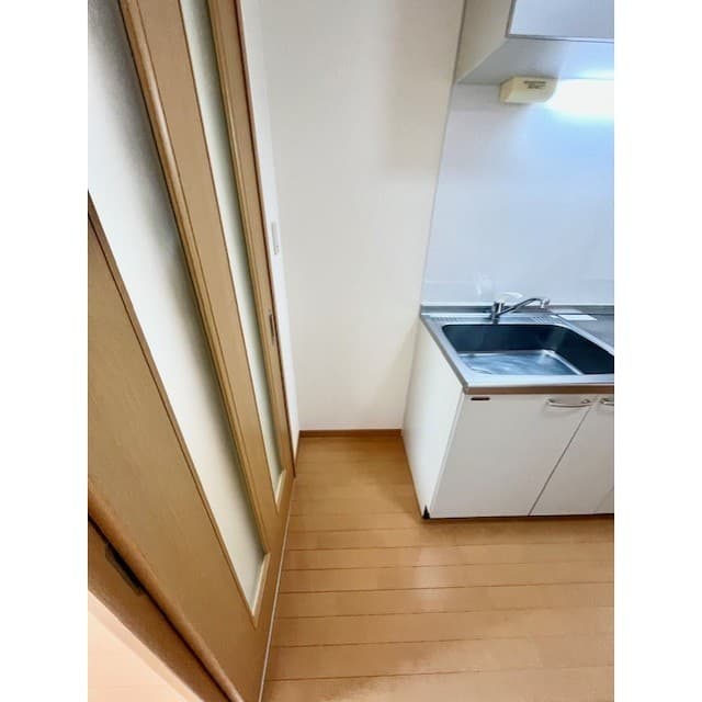 Room image 8