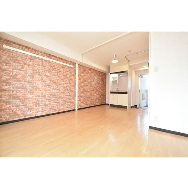Room image 16