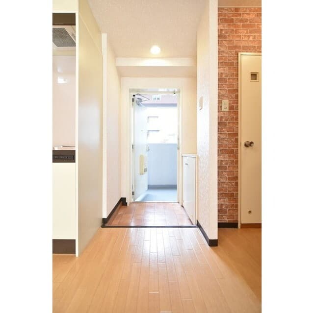 Room image 10
