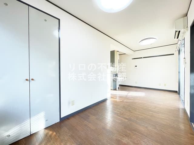 Room image 16