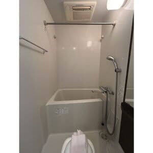 Room image 8
