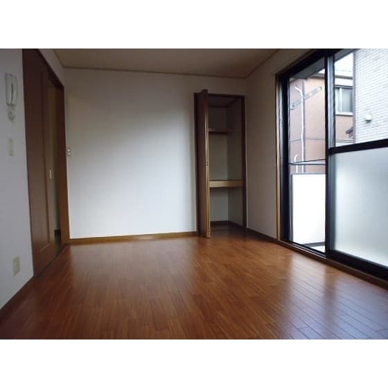 Room image 8