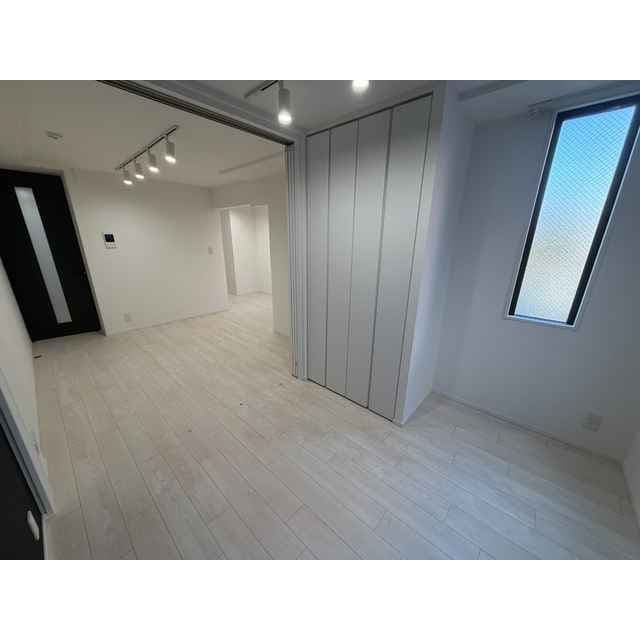 Room image 14