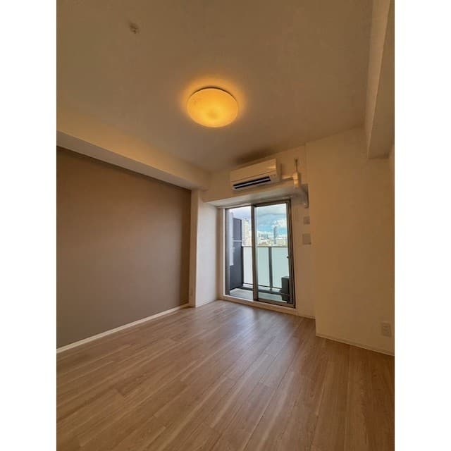 Room image 15