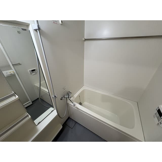 Room image 16