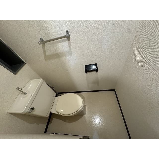 Room image 11