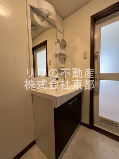 Room image 9
