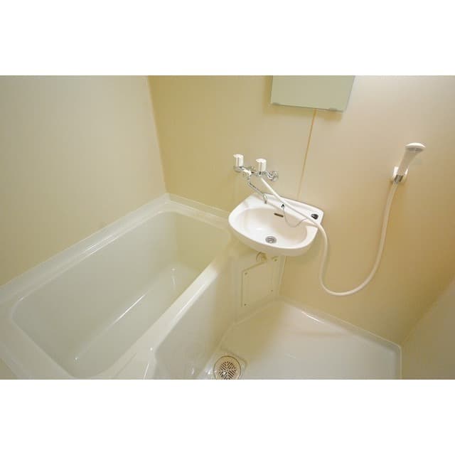 Room image 9