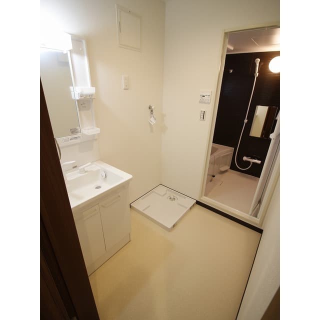 Room image 16