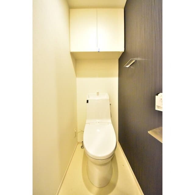 Room image 8