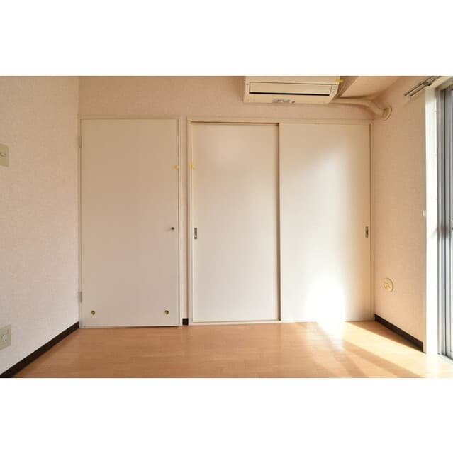 Room image 14