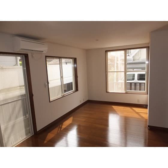 Room image 11