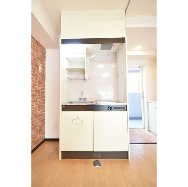 Room image 8