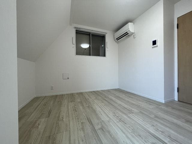 Room image 14