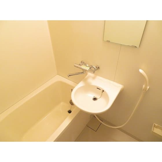 Room image 10