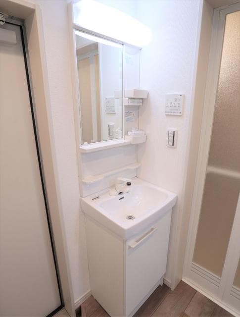 Room image 8
