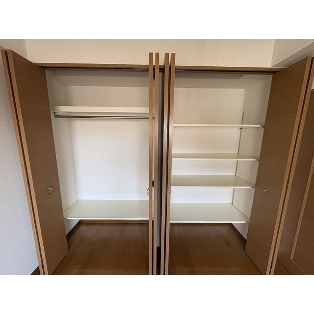 Room image 15