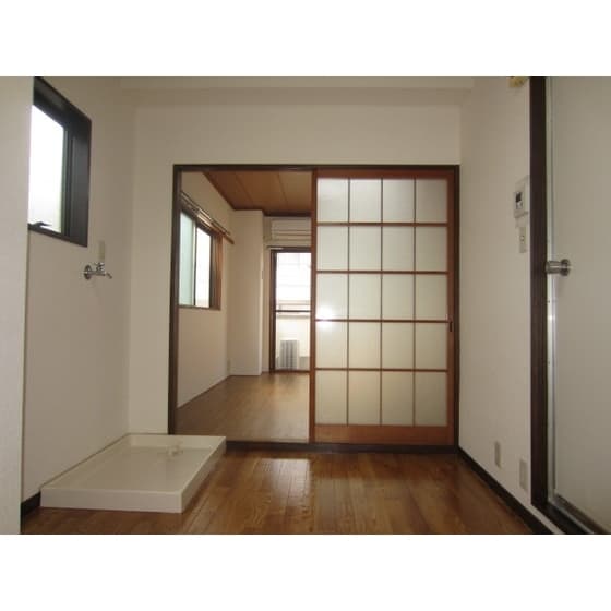 Room image 8