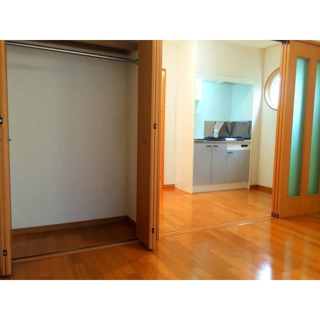 Room image 14