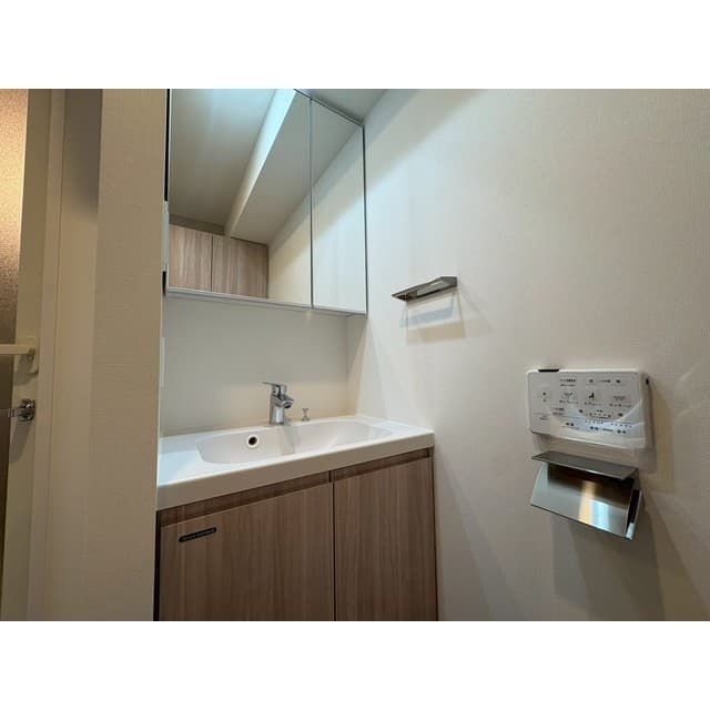 Room image 12