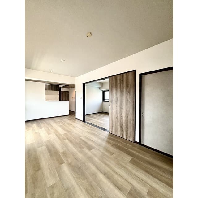 Room image 16