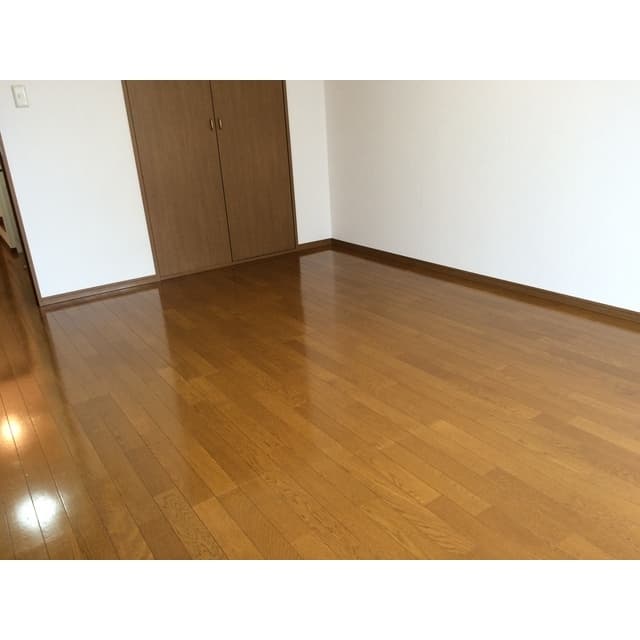 Room image 15