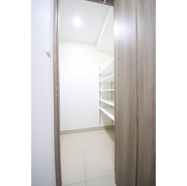 Room image 14