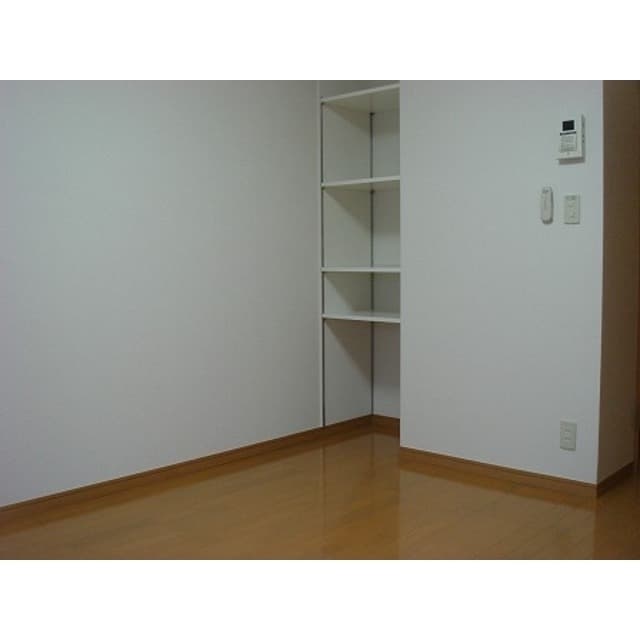 Room image 15