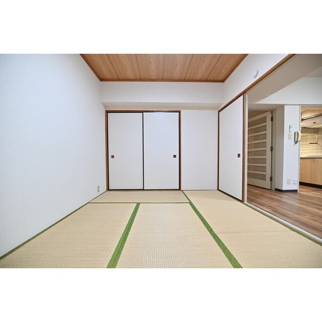 Room image 14