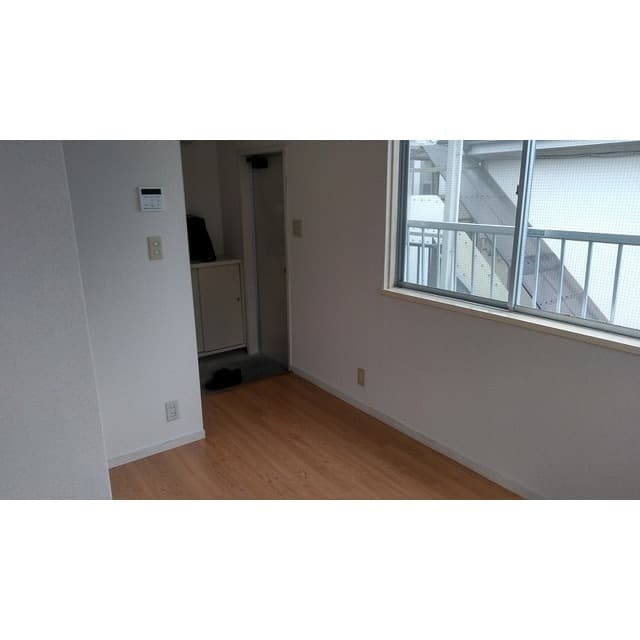 Room image 8