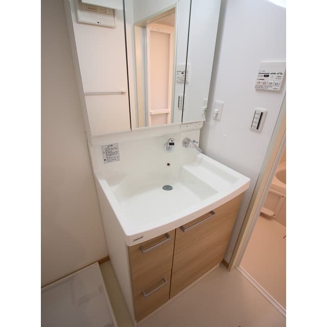 Room image 12