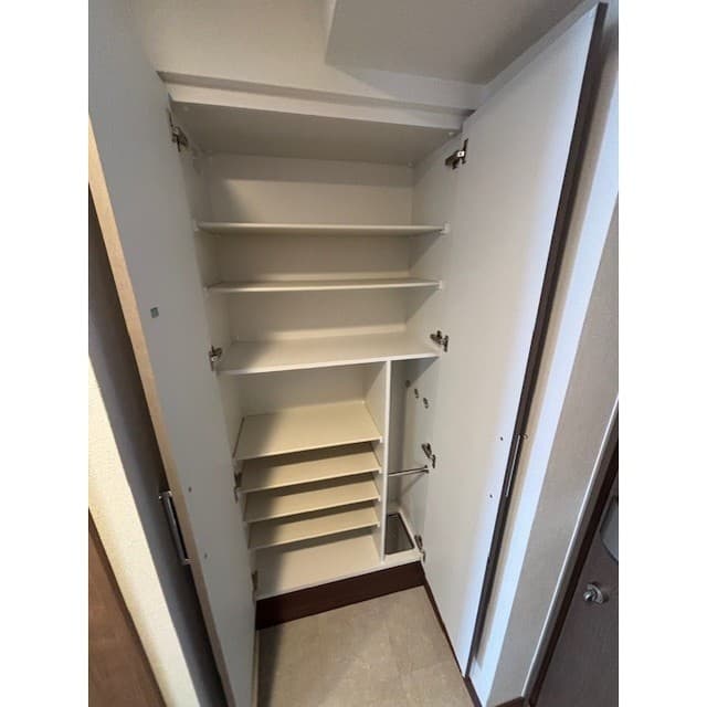 Room image 11