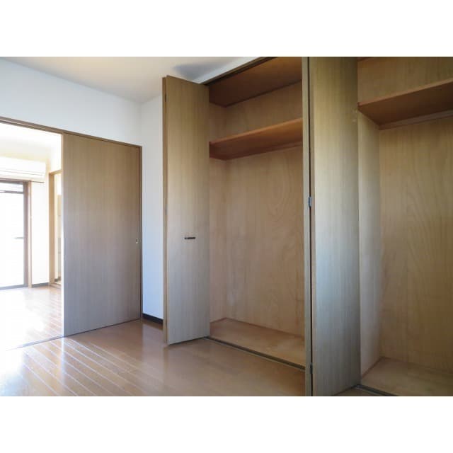 Room image 13