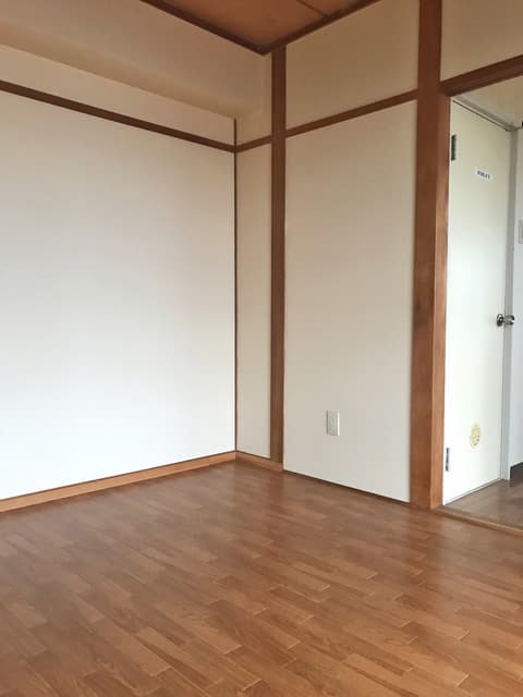 Room image 11