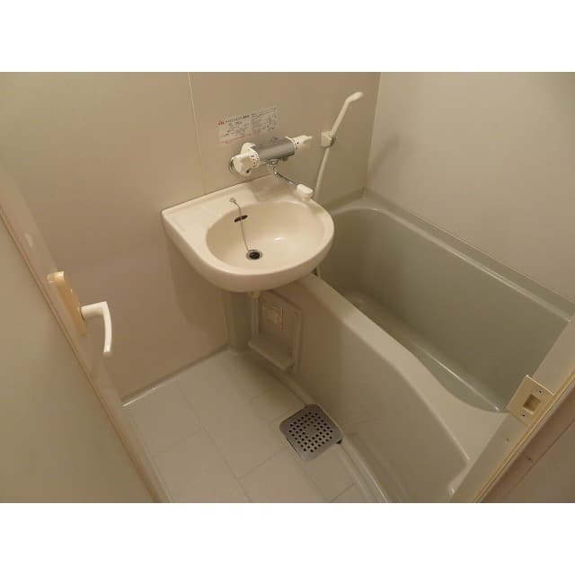 Room image 10